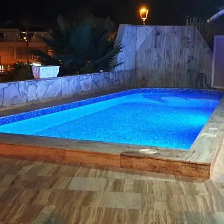 Hébergement de vacances Sunny House With Private Pool And Sea View